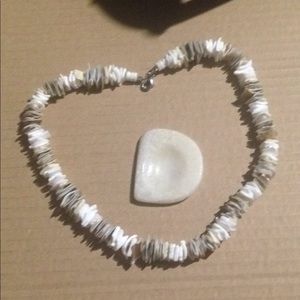Shell necklace with clasp